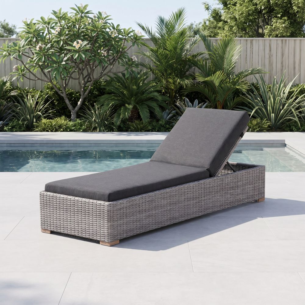 Breeze Outdoor Wicker Sun Lounge in Half Round Wicker