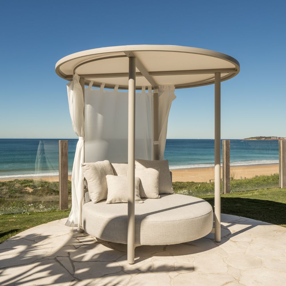 Malibu Outdoor Aluminium Round Cabana Daybed